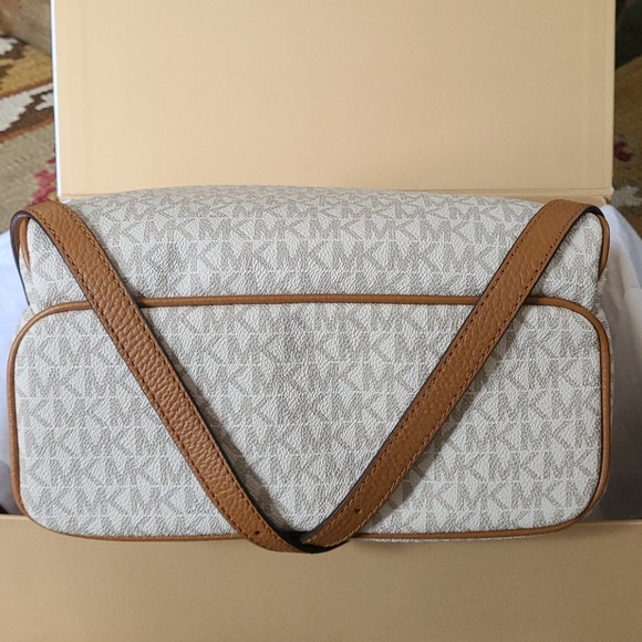 Michael Kors Abbey Medium Backpack Vanilla Acorn - Picture 8 of 8